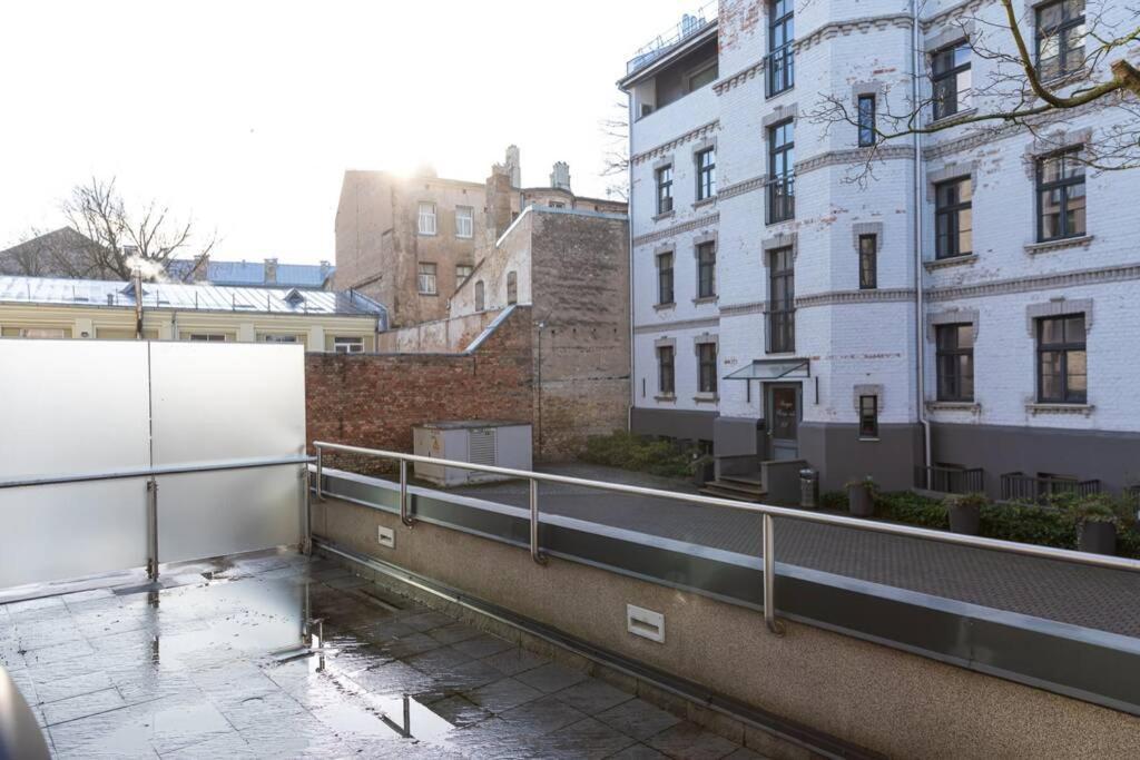 Cozy River-Side Apartment Right In Riga Exterior photo